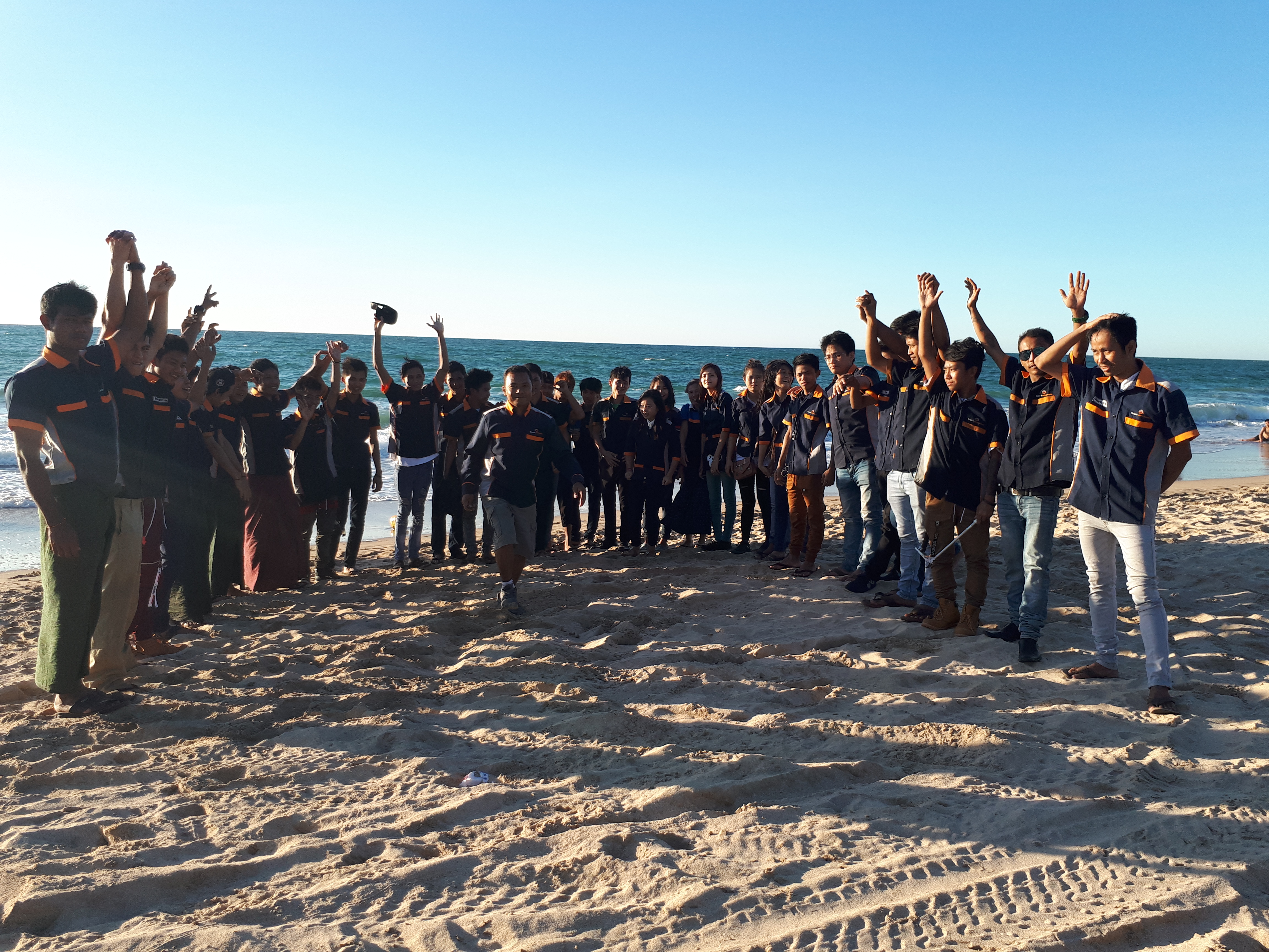 THE WONDERFUL TRIP OF D2 AND D5 TO CHAUNG THA BEACH IN 2018